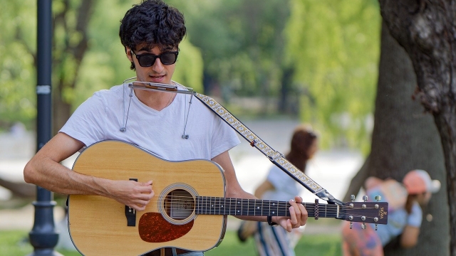 jongen met gitaar